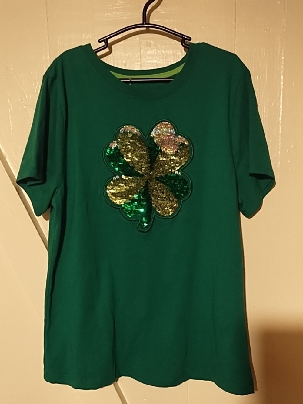 Celebrate Green Tee with Gold & Green Sequin Shamrock EUC Size XXL(18) Kids.
